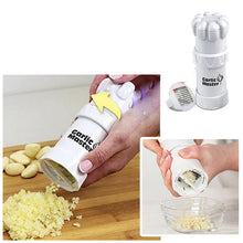 Load image into Gallery viewer, Clove Love Garlic Mini Cuber Vista Shops